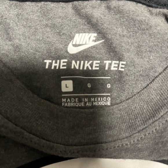 Nike T-Shirt - Picture 3 of 3